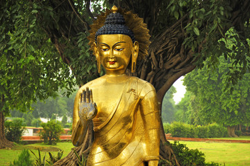 Złoty Budda w Nepalu - obrazy, fototapety, plakaty
