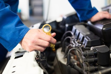 Fototapeta na wymiar Mechanic testing oil in car