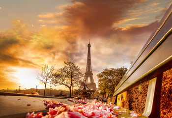 Naklejka na ściany i meble Eiffel Tower during beautiful spring morning in Paris, France