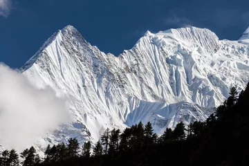 Crédence de cuisine en verre imprimé Annapurna Hautes montagnes enneigées blanches du Népal, région de l& 39 Annapurna