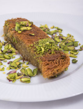 planar wrap style kadayif desset with pistachio