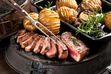 Steak mit bratkartoffel 