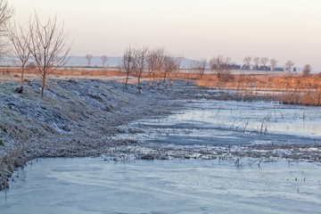Fototapeta na wymiar Frosty morning landscape with lake
