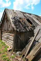 Naklejka premium destroyed house