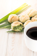 Eclair Pandanus leaf cream on Pandanus leaf