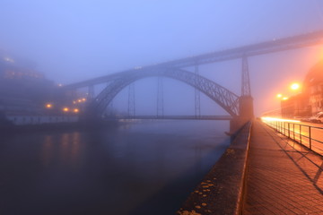Fototapeta premium Porto - most D. Luis nocą, Portugalia