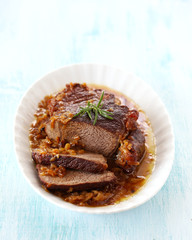 Beef with roasted onions
