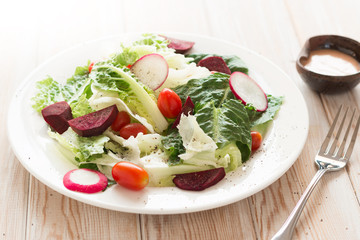 Fresh salad with tomatoes