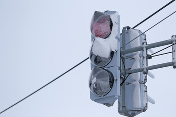 雪が着いたLED信号機