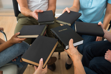 Group Of People Holding Holy Bible - obrazy, fototapety, plakaty
