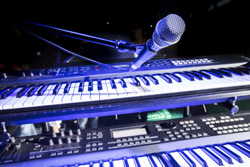 Close-Up of microphone and keyboard on stage - obrazy, fototapety, plakaty