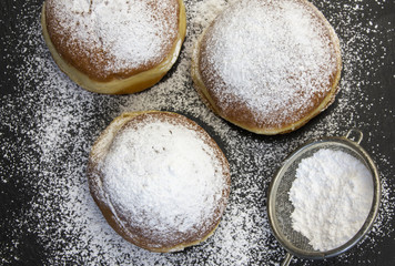 Krapfen mit Konfitüre