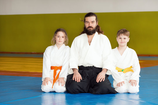Children sitting on tatami with their Aikido instructor