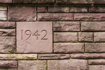 1942