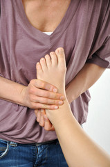 Osteopathische Behandlung an Fuß-Gelenk