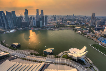 Fototapeta na wymiar sunset at Singapore City Skyline view at Marina Bay