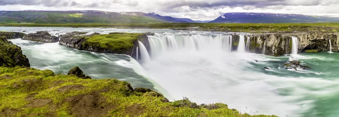 Fototapeten Godafoss, ein wunderschöner Wasserfall © dendron