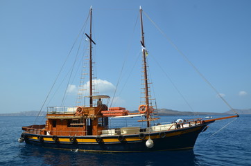 ca&iuml;que &agrave; santorin