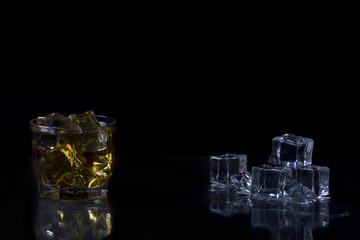 Бокал и лёд