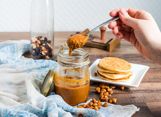 peanut butter to eat a teaspoon of jars, pancakes
