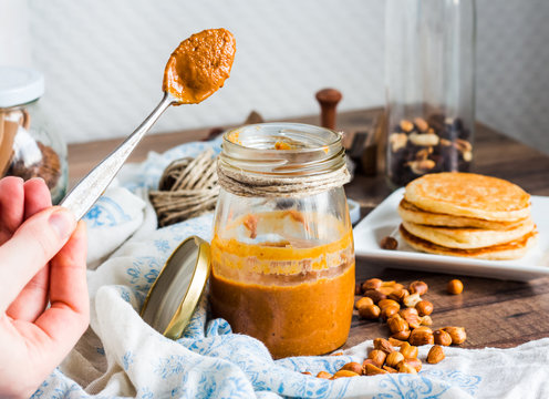 peanut butter to eat a teaspoon of jars, pancakes