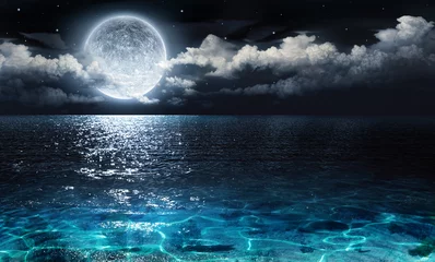Foto auf Acrylglas Vollmond romantisches und malerisches Panorama mit Vollmond auf See bis Nacht