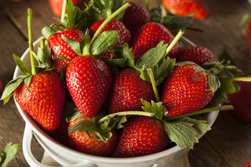 Raw Organic Long Stem Strawberries