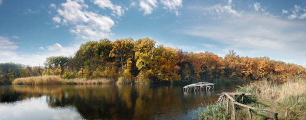 Старый пруд в лесопарковой зоне © chingis61