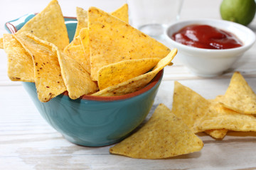 Nachos mit scharfer Chili Salsa