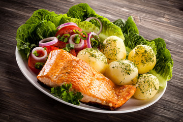 Grilled salmon and vegetables