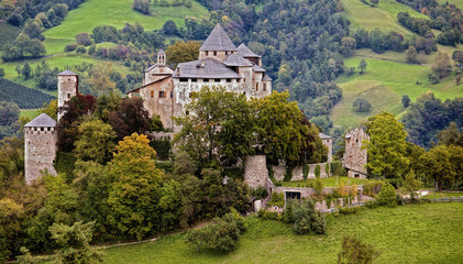 Fototapeta na wymiar Burg Südtirol Italien Dolomiten