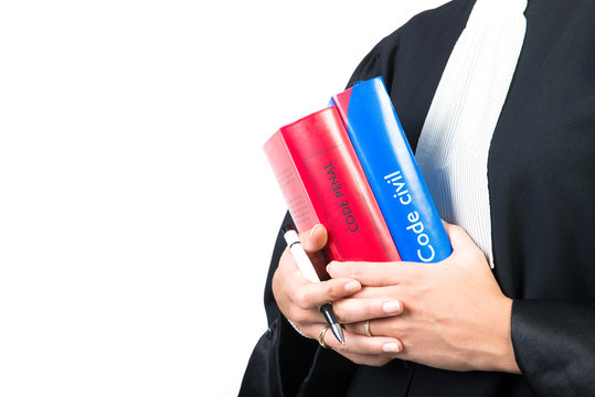 codes de justice dans les mains