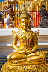 Fototapeta premium statues of Buddha in a temple