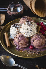 Stracciatella and chocolate ice cream