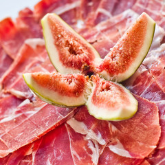 Figs with jamon slices