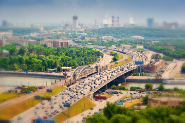 Obraz premium Downtown Moscow. Third Ring Road with cars, Moscow river