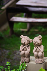 Obraz premium Couple clay dolls on the wall