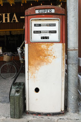 Fototapeta premium Vintage gasoline pump