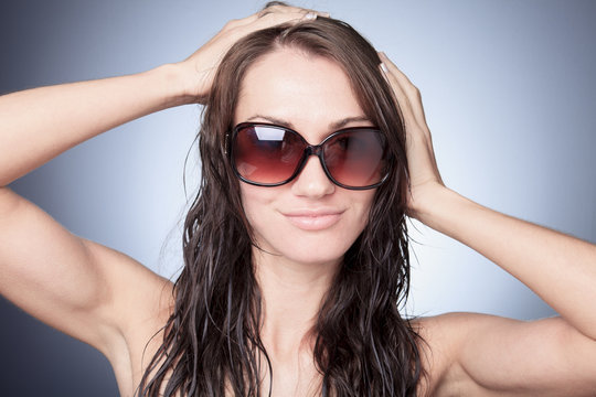 A nice portrait of a woman with sunglasses