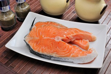 Tranci di salmone crudo