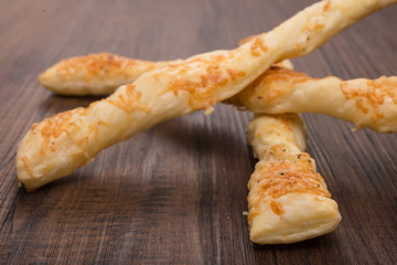 Käsestangen aus Blätterteig