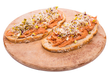 Brot mit veganen Aufstrich