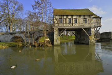 Fototapeta na wymiar Le vieux moulin de Vernon (27200), département de l'Eure en région Normandie, France