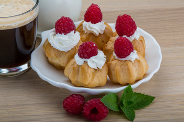 Profiterole with raspberry