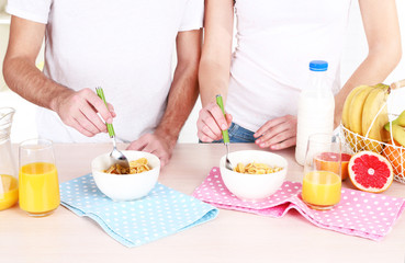 Obraz na płótnie Canvas Couple has breakfast in kitchen