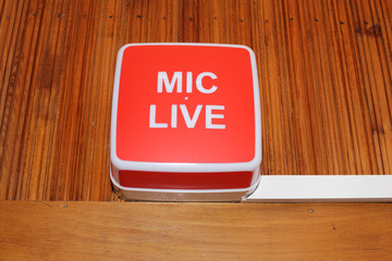 Mic live sign