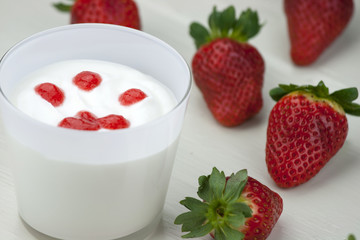 Fresh yogurt's mousse with strawberry cream
