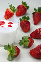 Fresh yogurt's mousse with strawberry cream