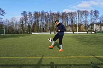 Fussballplatz mit freier Werbung