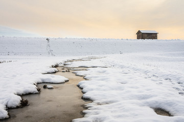 Ruscello nella neve